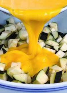 茄子切成丁淋上鸡蛋，实在太好吃了，我家一周吃5次，超下饭