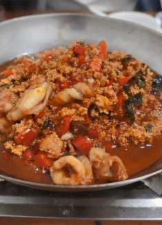 南宁城中村开了23年的湘菜馆，开车100公里为了吃他家的鱼籽鱼泡