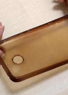 手机壳发黄不要扔，手机店老板教我诀窍，用它泡泡，像新的类似！