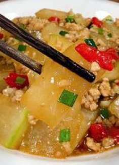 冬瓜别总是熬汤了，教你一个新做法，鲜嫩又入味，上桌全家都爱吃