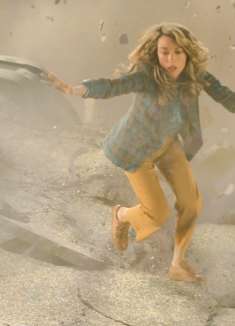 一口气看完《拉布雷亚》城市惊现巨大天坑，人们穿越到原始世界