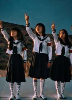 不容错过！魔性洗脑歌曲「 Pineapple Kryptonite」官方 MV