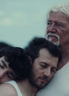 篝火，奔腾的男人与德式电子乐音