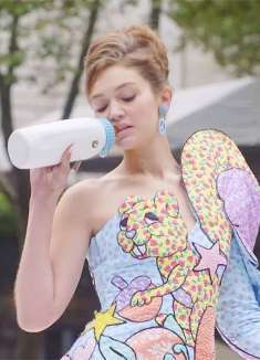 明媚雨天：Moschino 2022 春夏系列