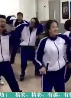 必须跟着领队一起跳,要不然放学不许回家
