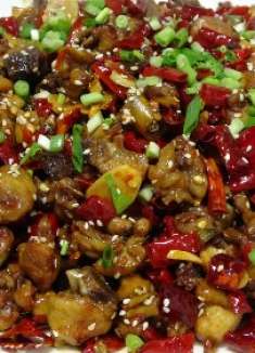 重庆特色江湖菜“辣子鸡”，香辣干香，下酒下饭，好吃得停不下来