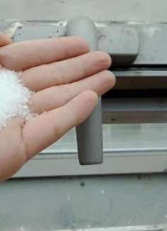 窗台上撒把食盐，好多人不知道有啥用，学会一年省下不少钱，厉害