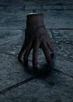 Netflix 再爆神剧！「星期三」的暗黑萝莉风狠狠爱了