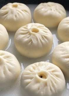 包子不要蒸着吃了，直接放在水里煮一煮，不塌陷不回缩，比蒸的香