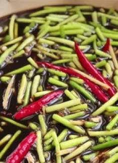 腌蒜苔怎么腌制好吃教你好吃经验和方法，2小时就能吃，超解馋