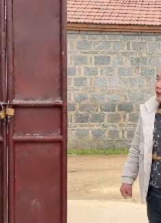 骗晶晶不是修车而是去潇洒，被晶晶发现，经过审讯躲过一劫