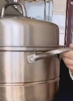 试试网上很火的清洁膏，擦我家这个陈年老锅，是好用还是踩坑了