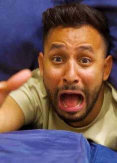 外国人的沙发里竟然有一个神奇世界