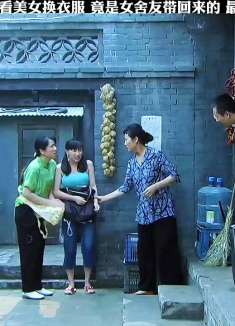 男人偷看女人换衣服，太可恶了