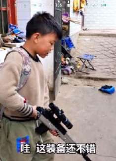 真人吃鸡：小伙这么愚蠢竟然骗人过来淘汰