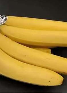 香蕉放两天就变黑？老果农教你一招，放半个月都不会坏，简单方便