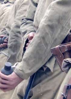 传奇英雄：鬼子身后藏手雷，不了赵传奇一眼看穿，当场全歼鬼子！