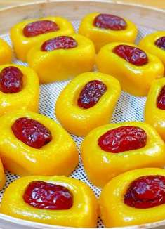 年夜饭的压轴菜“招财进宝”，软糯香甜寓意好，过年讨个好彩头