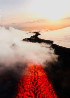 岩浆追不上我！在喷发的火山上滑雪