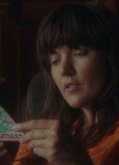 Courtney Barnett 的自省：我们到底值得什么