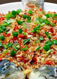 这才是草鱼好吃的做法，不煎不蒸，出锅后嫩滑细腻