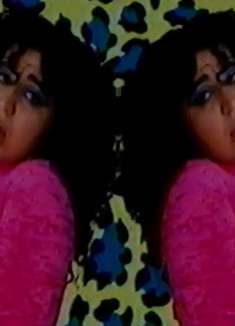 五毛钱特效，激情演绎：Remi Wolf 新歌「Front Tooth」MV