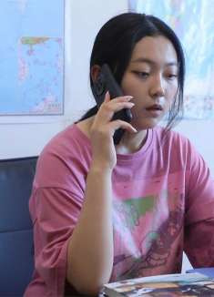 小伙接电话遇到女骗子，非说他贷款逾期，看小伙教科书式回答方式