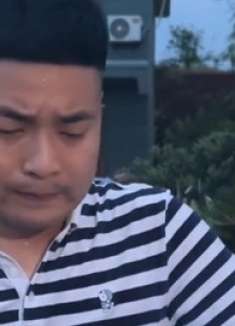 袁婆婆擦挂，漆给你蹭花了，我去买支笔来帮你涂上