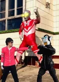 闯关族M78：金古桥机器人组团袭击地球！佐菲奥特曼能惯着他吗？