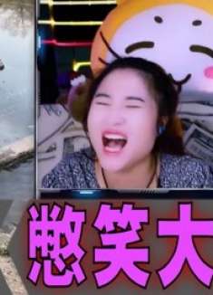 憋笑大挑战：小伙高估自己掉入水塘，我忍不住想笑！