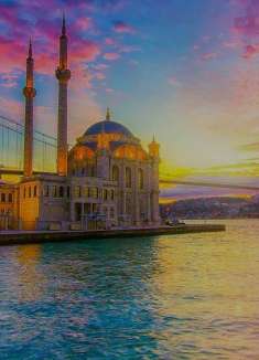 航拍浪漫土耳其，欧洲往左，亚洲往右