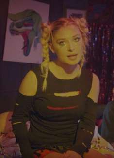 接受自己，忽视标签：Baby Queen 新歌「Wannabe」MV