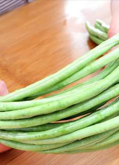 豆角好吃有窍门，农村媳妇教你一招，不炒不凉拌，比吃肉还过瘾