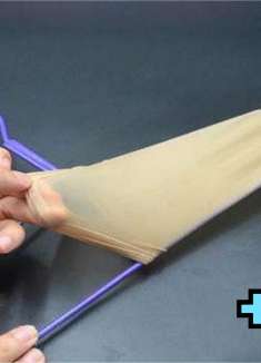 衣架上套只丝袜，放在家里能帮大忙，好多人不清楚，家家都用得到