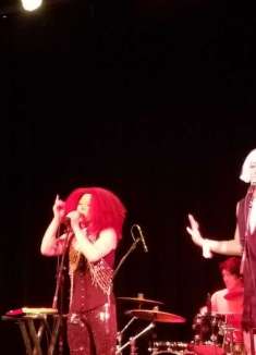 变装亚洲摇滚乐队「SsingSsing」