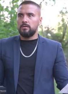 小乞丐不仅救了男人一命，还被误会偷了钱包