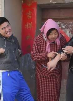 哥把弟弄丢后自责变傻，多年后弟找上门，看见哥泪流满面