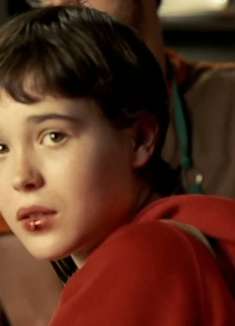 人渣摄影师诱骗小萝莉回家，却遭小萝莉戏耍后被迫自杀，复仇电影