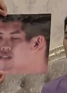 东北小伙把朋友照片打印好放罐子里吓唬女朋友，还让朋友深夜装鬼！