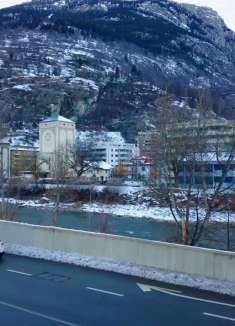 瑞士布里格，高山小镇的忙碌清晨