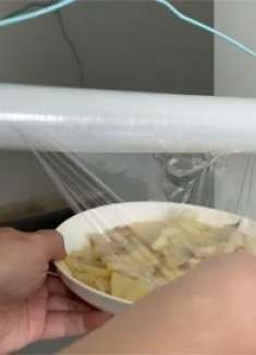 又学一招，保鲜膜最方便的使用方法，看看你是这样做的吗？