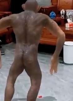 猴子给人跳舞，这特效笑死个人了