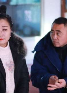 搞笑剧:美女相亲,听小伙说前列腺发炎乐坏了,拉着小伙就跑