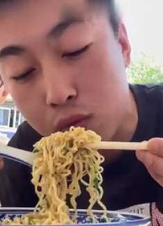 50一份的卤煮火烧全家福，你们感觉值不值