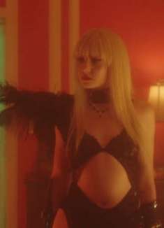 来一场薰衣草味的邂逅吗？Biig Piig 新歌「Lavender」MV