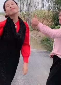 撞衫了秒变装，我就是最靓的