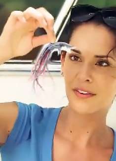 女孩捡到一只变态鲨鱼宝宝，饲养长大后，谁知是个杀人怪物