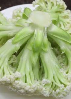 炒花菜最忌下锅焯水，教你正确做法不过油不焯水，脆嫩鲜香很下饭