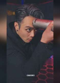 黑老大刚出狱，竟发现母亲被富二代残害，不料上万兄弟赶来支援