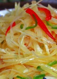 炒土豆丝，多加两步，保证土豆丝不粘锅，根根分明酸脆爽口超入味